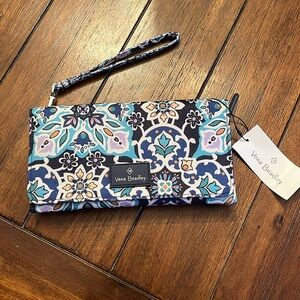 Vera Bradley Wallet in Lisbon Medallion Cool - Brand New!